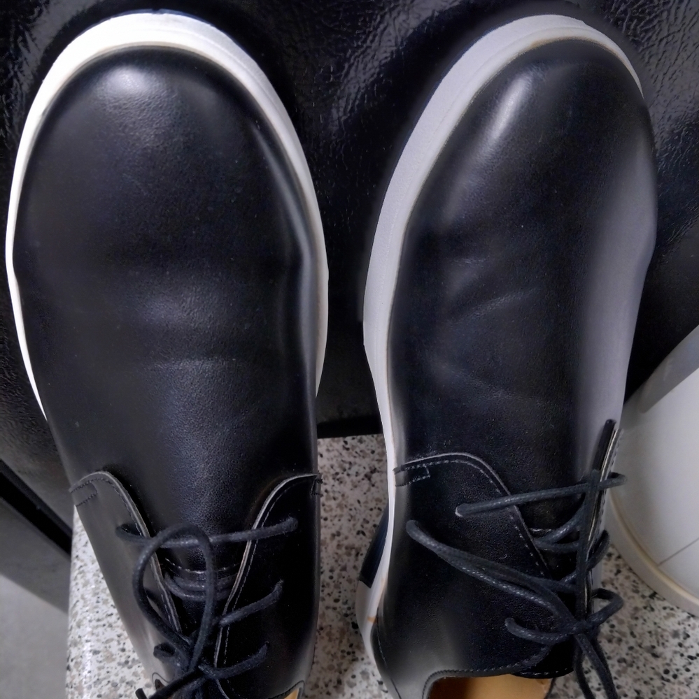 Shoes - Picture 3 of 6